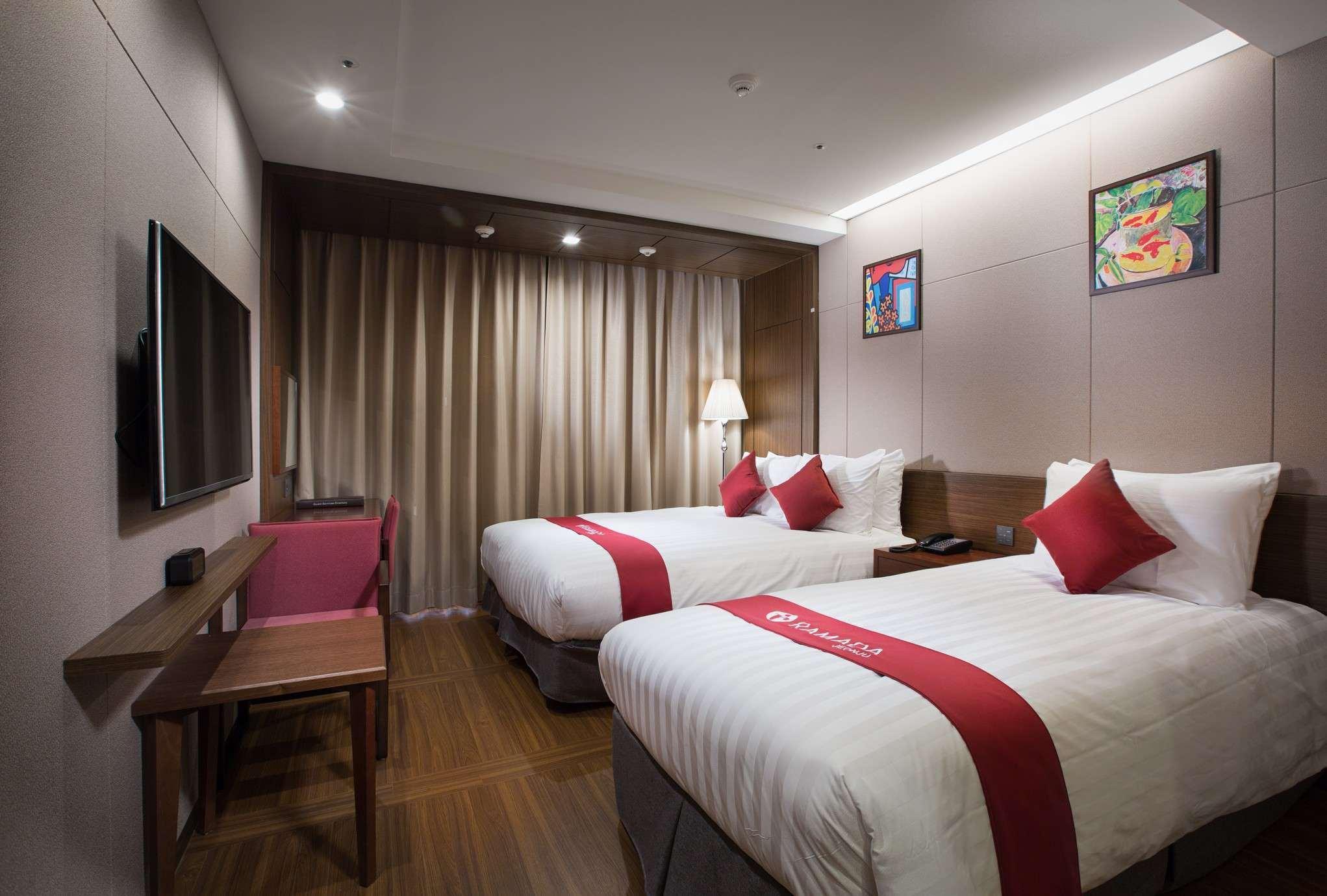Hotel Ramada By Wyndham Jeonju Exterior foto